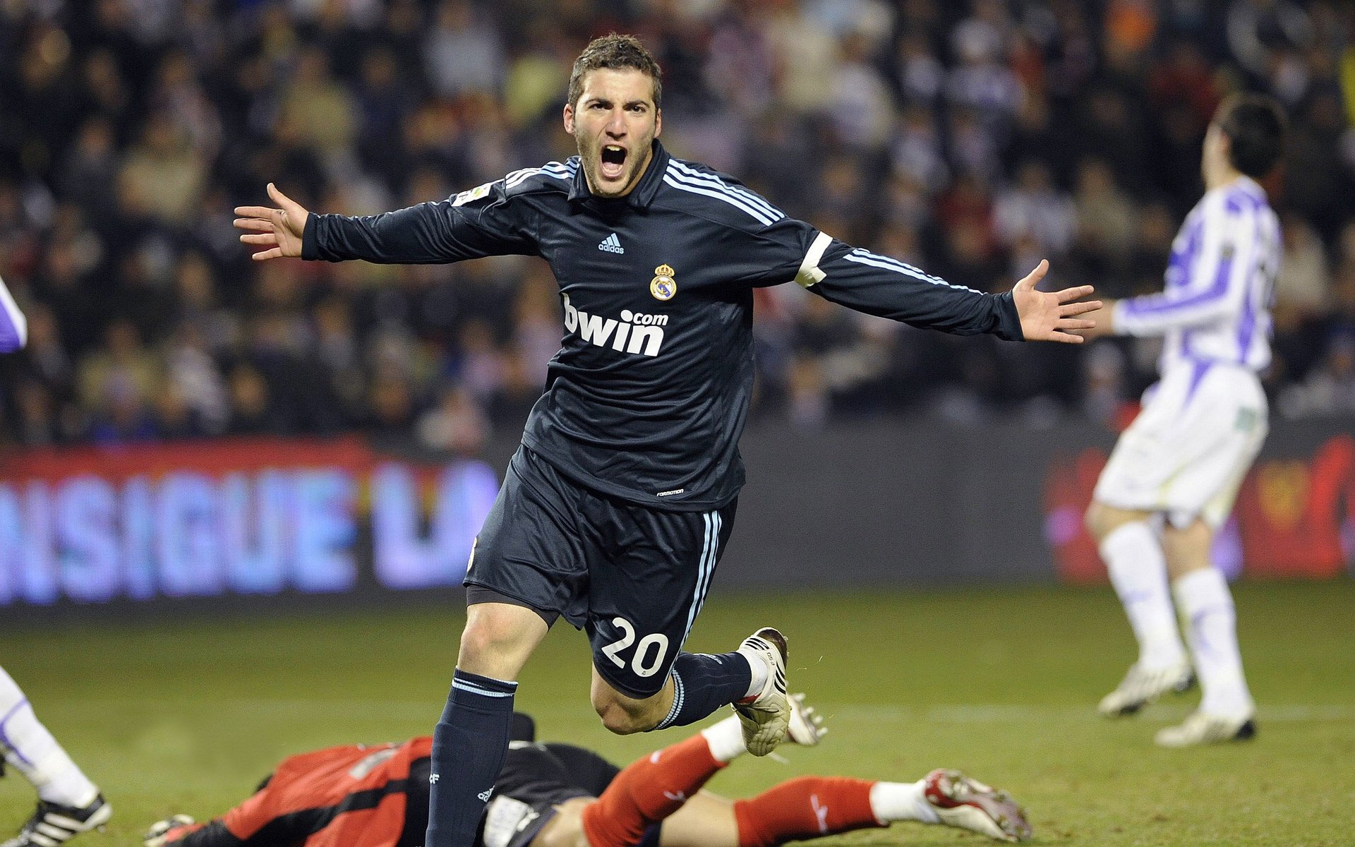 九游娱乐网页版-官方平台上线独家纪录片全景呈现球队成长与转型历程，足球 纪录片